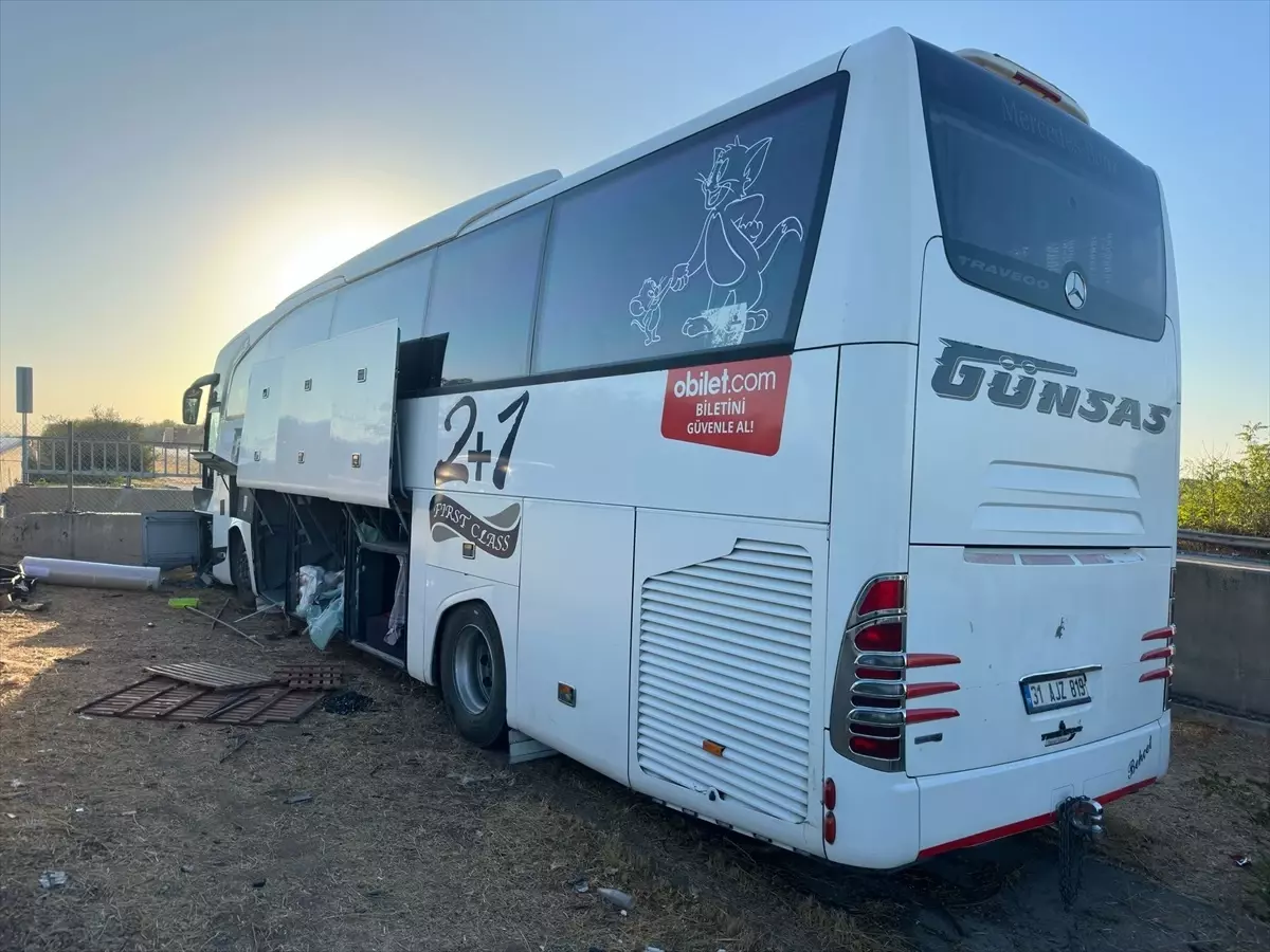 tarsusta otobus kazasi 4 yarali HNUiPqcb