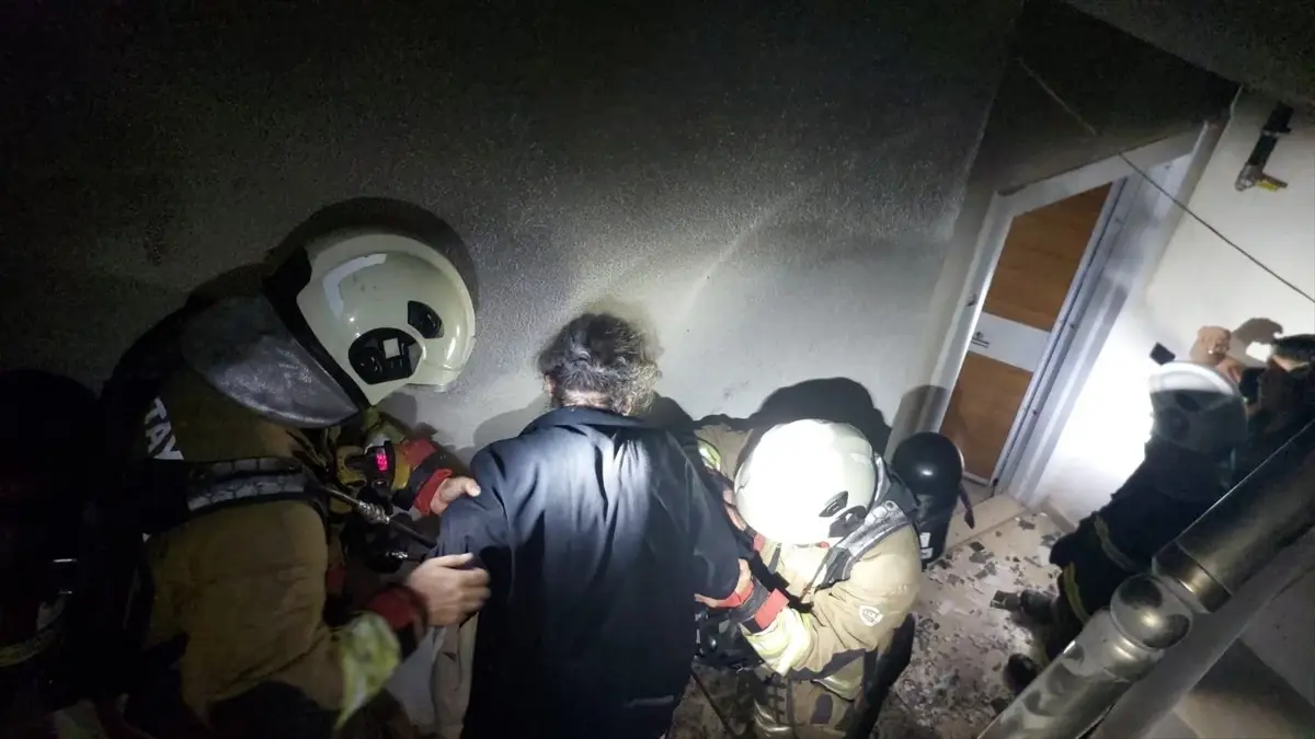 arsuzda apartman yangini 2 kisi tedavi altinda Jcq8PS1p.jpg