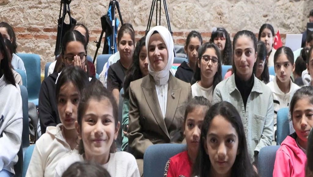 bakan goktas her kiz cocugunun icinde bir super kahraman var yESO7BmW