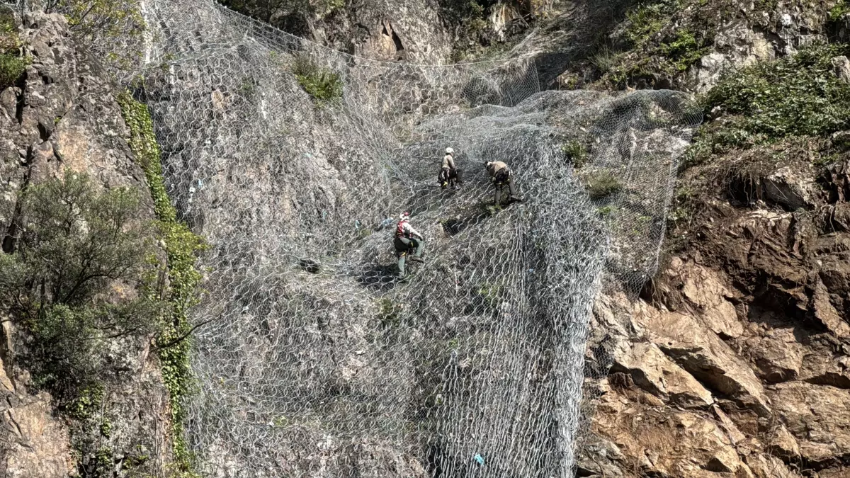 karabuk zonguldak demir yolu heyelan nedeniyle kapandi lYW3EFWZ.jpg