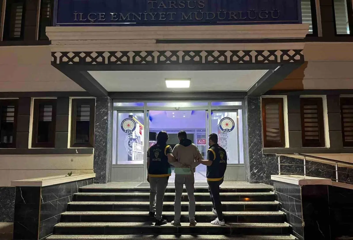 mersinde kundaklama olayi 5 arac alev alev yandi 8ABp8phz.jpg