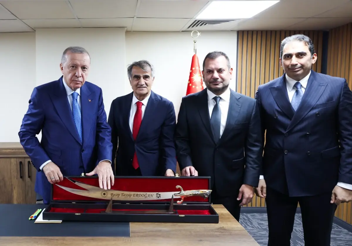 trabzonspor baskani ve efsane isimler cumhurbaskani erdogan ile bulustu SNOJjBdn.jpg