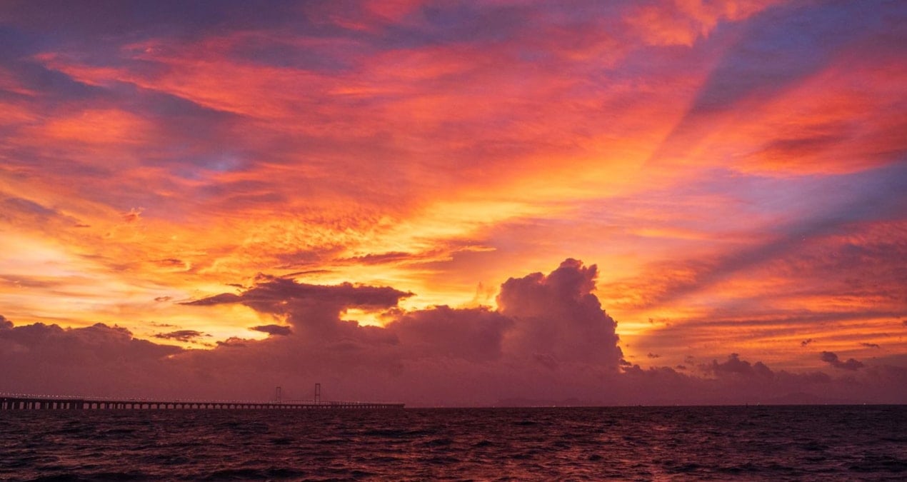 ulke alarma gecti tum ucuslar iptal edildi okul ve is yerleri kapatildi YdkTSJHH