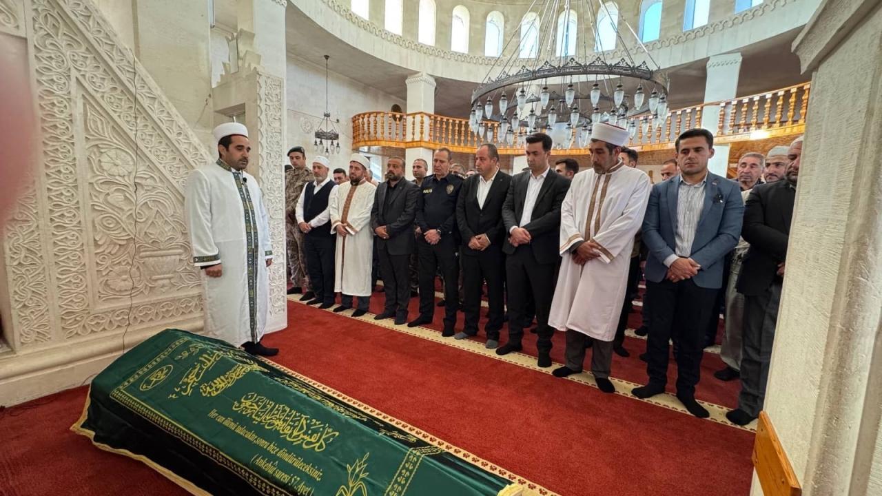 15 temmuz sehidinin babasi dualarla topraga verildi vLryIUG1.jpg