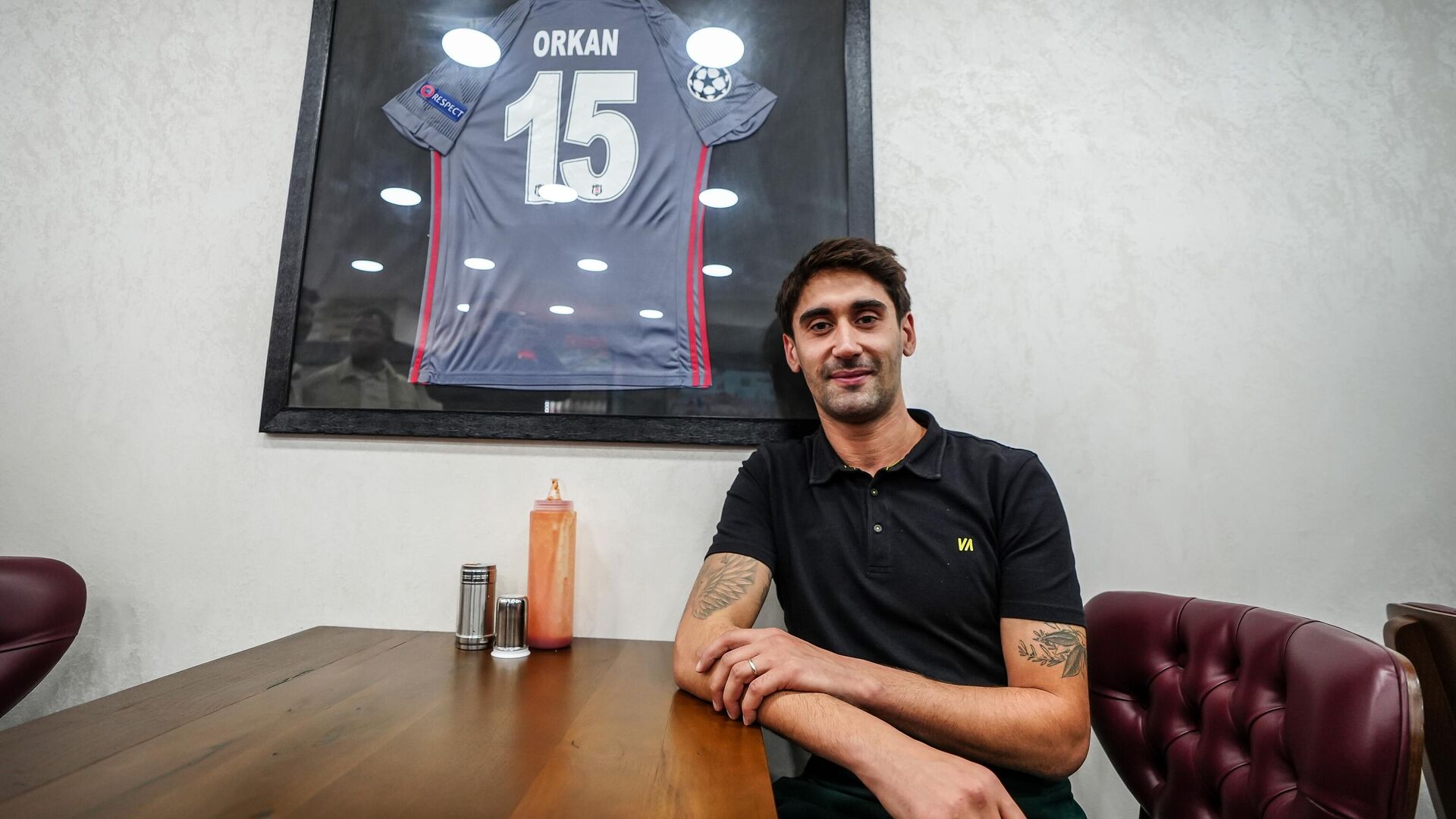 bir donem sampiyonlar liginde forma giyiyordu unlu futbolcu orkan cinar doner ustasi oldu 1kkc1cOt.jpg