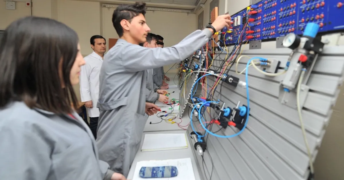 mesleki egitimde dev hamle otomotiv turizm ve girisimcilik odakli donusum et4VK2Iv.webp