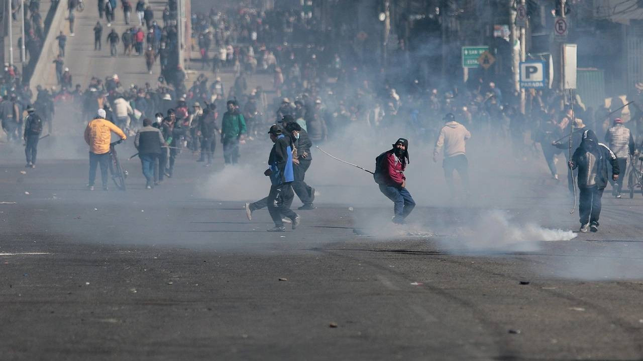 Bolivya’da Protesto Gösterileri Büyüyor! Başkan Paz’a İstifa Çağrısı Yapılıyor