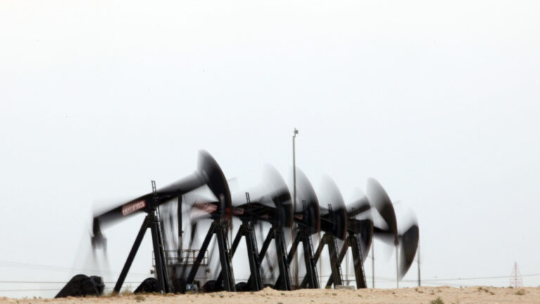 petrol-60-gunluk-sure-baskisiyla-yukseliste-Can8Jvgv