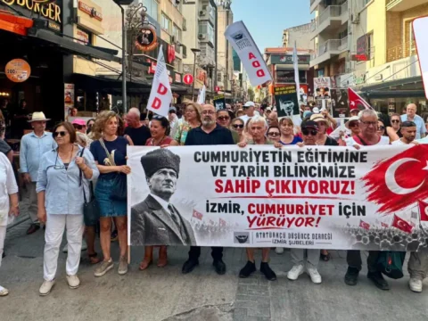 Add cumhuriyet icin yurudu sanli tarihimizin ideolojik tercihlere gore yeniden yazilmak istenmesine itiraz ediyoruz ZpgkwWbd