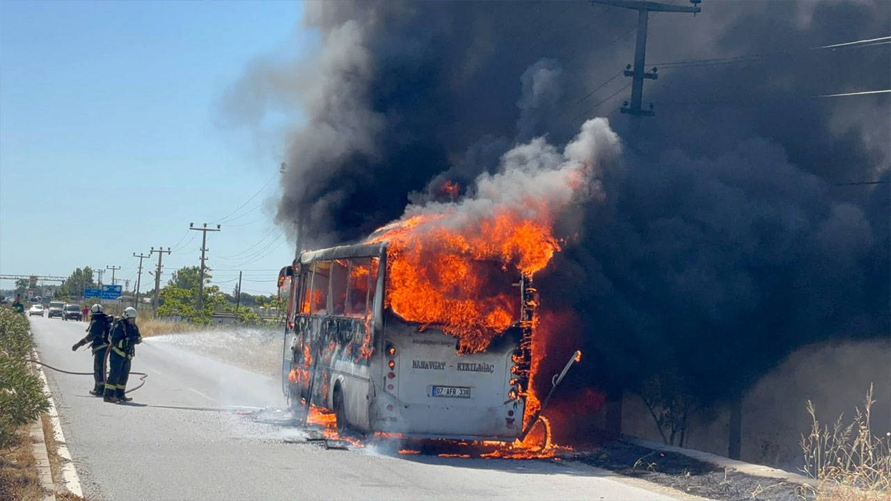 Antalyada yolcu midibusu alev aldi kapilar kapaliydi gApBIc6G